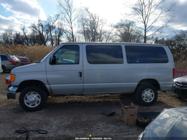 Ford E-350 Image 16