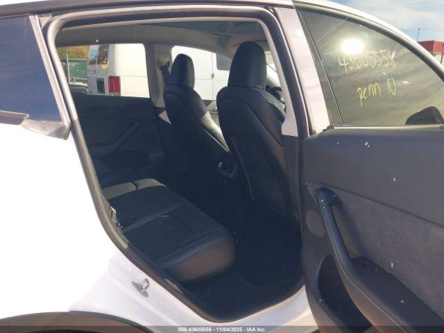 Tesla Model Y Image 16