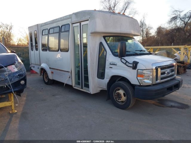 Ford E-350 Image 1