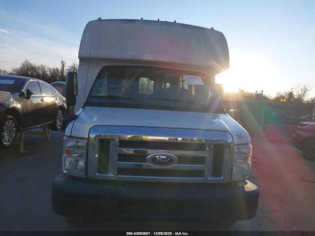 Ford E-350 Image 7