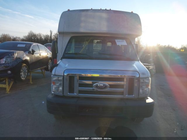 Ford E-350 Image 2