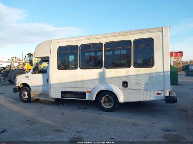 Ford E-350 Image 6