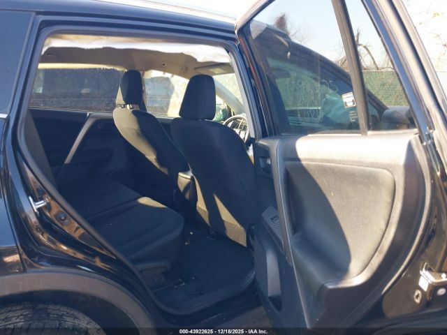 Toyota RAV4 Le Image 4