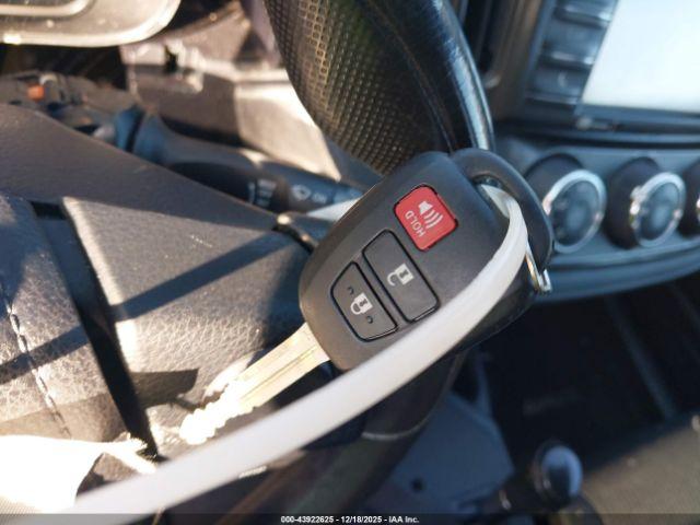 Toyota RAV4 Le Image 13