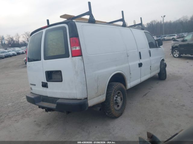 Chevrolet Express Work Van Image 4