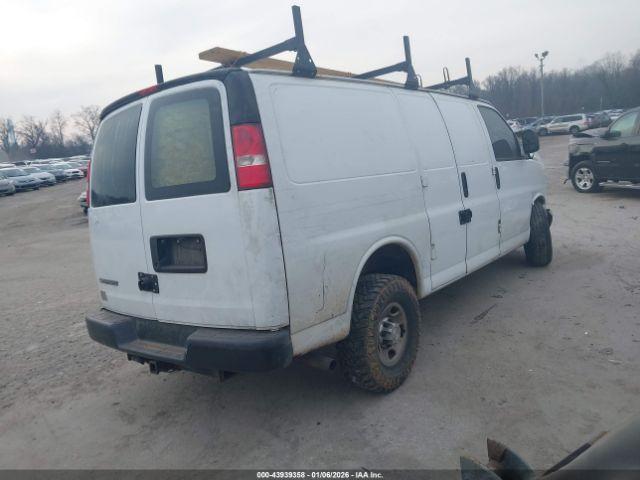Chevrolet Express Work Van Image 4