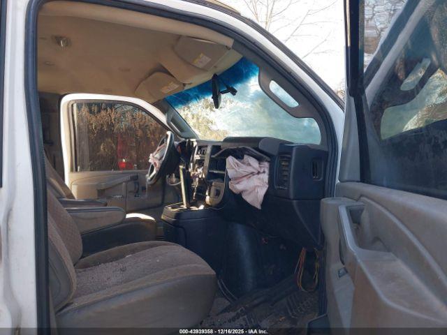 Chevrolet Express Work Van Image 7