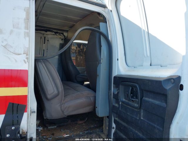 Chevrolet Express Work Van Image 9