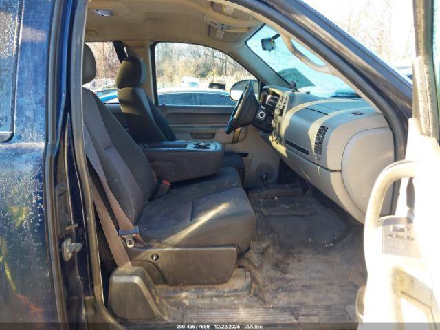 Chevrolet Silverado 2500 Work Truck Image 10