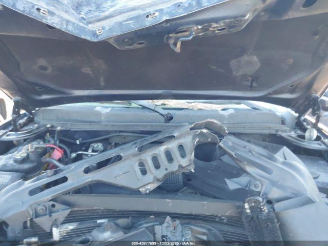 Chevrolet Silverado 2500 Work Truck Image 13