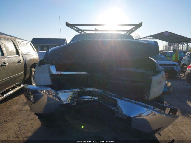 Chevrolet Silverado 2500 Work Truck Image 3