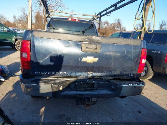 Chevrolet Silverado 2500 Work Truck Image 2