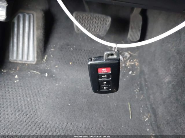 Toyota Avalon Xle Image 9