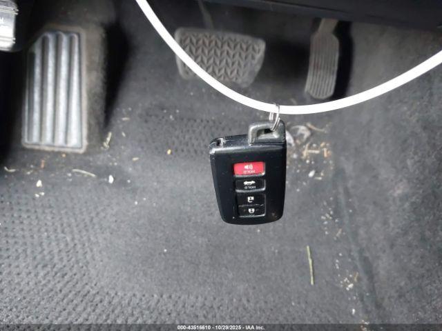 Toyota Avalon Xle Image 9