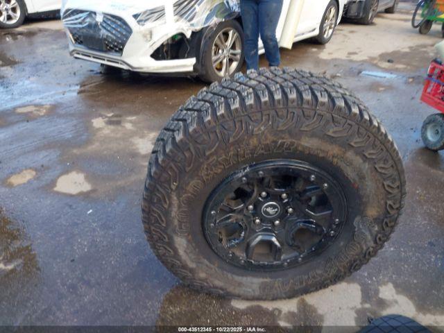 Ford Bronco Wildtrak Image 5