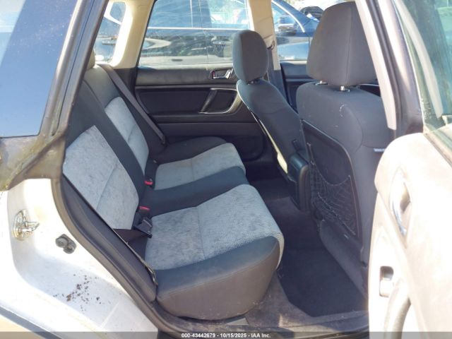 Subaru Outback 2.5i Image 10