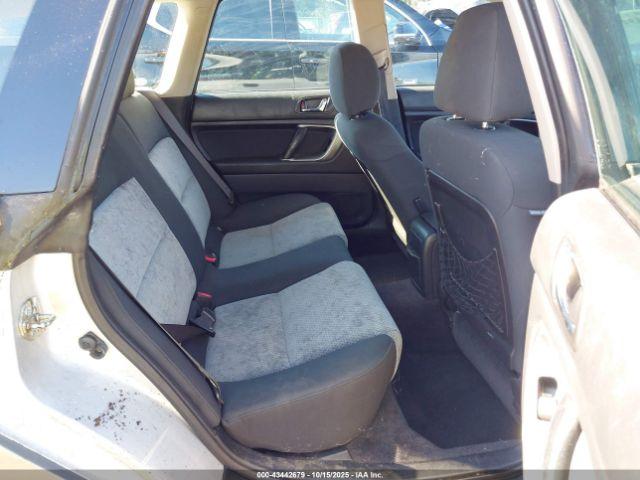 Subaru Outback 2.5i Image 10