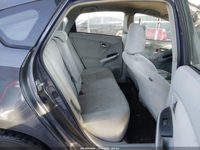 Toyota Prius Two Image 8