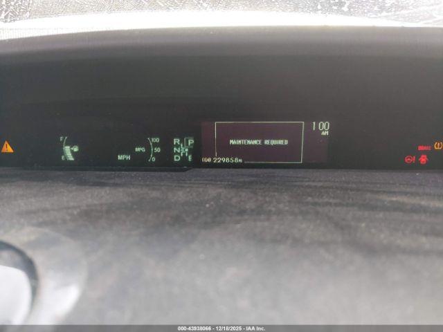 Toyota Prius Two Image 16