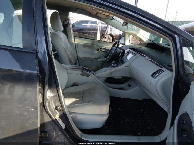 Toyota Prius Two Image 11