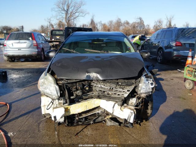 Toyota Prius Two Image 17