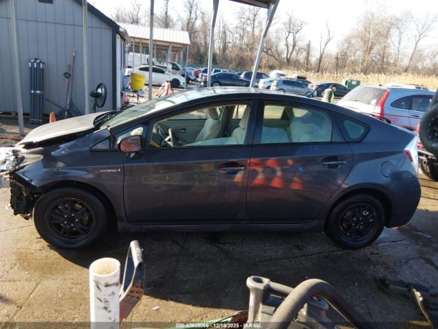 Toyota Prius Two Image 12