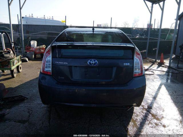 Toyota Prius Two Image 14