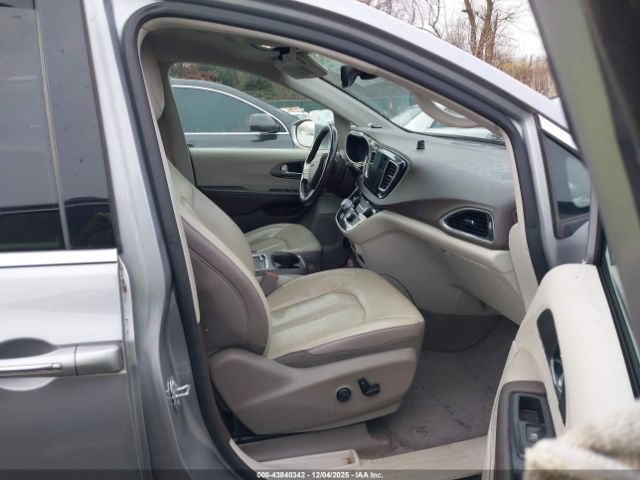 Chrysler Pacifica Touring L Plus Image 18