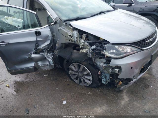 Chrysler Pacifica Touring L Plus Image 10