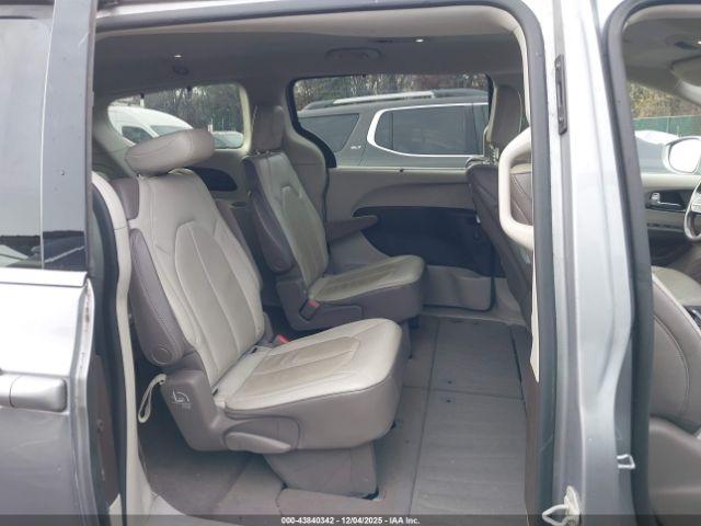 Chrysler Pacifica Touring L Plus Image 3