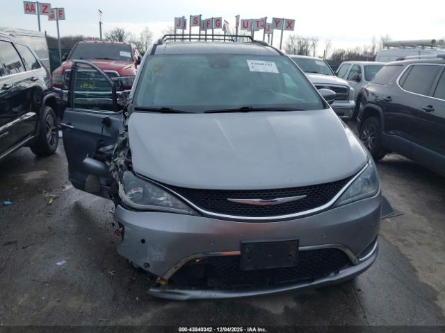 Chrysler Pacifica Touring L Plus Image 7