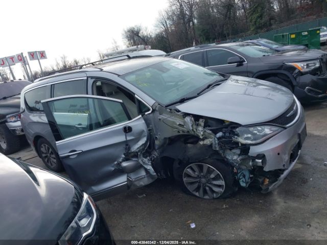 Chrysler Pacifica Touring L Plus Image 8