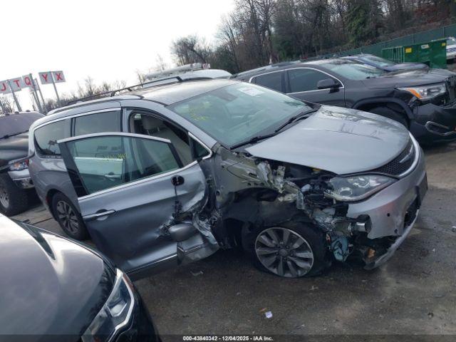 Chrysler Pacifica Touring L Plus Image 8