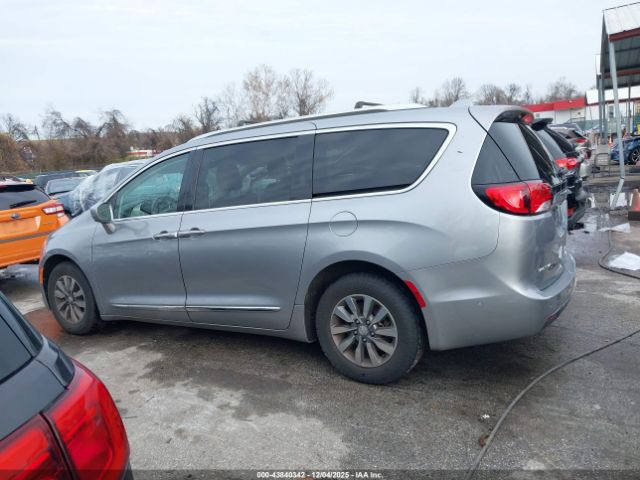 Chrysler Pacifica Touring L Plus Image 14
