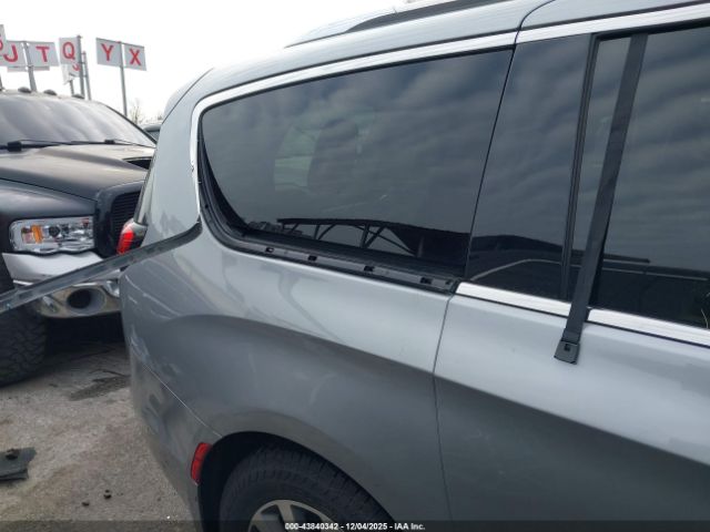 Chrysler Pacifica Touring L Plus Image 15