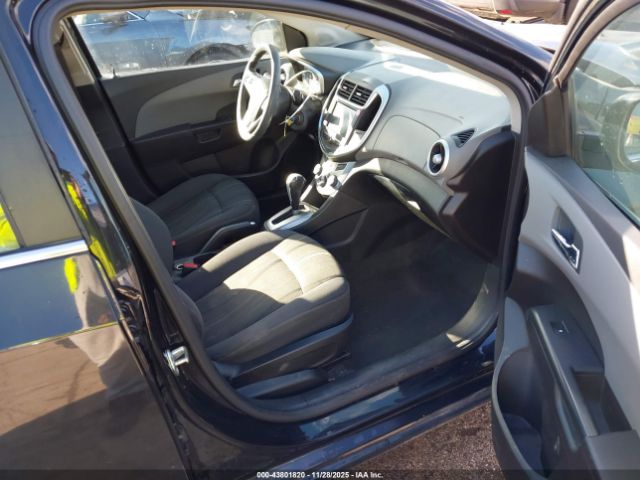 Chevrolet Sonic Lt Auto Image 3