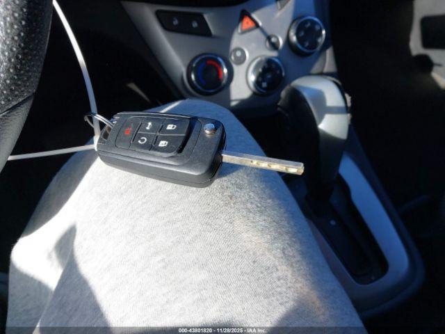 Chevrolet Sonic Lt Auto Image 15