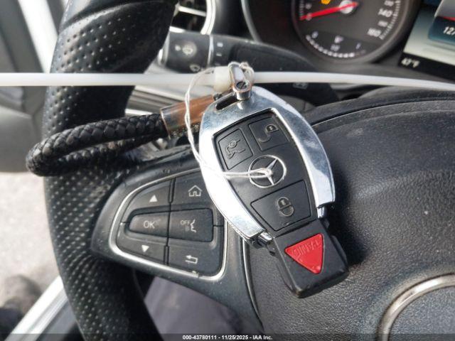 Mercedes-Benz C-Class 4matic Image 14