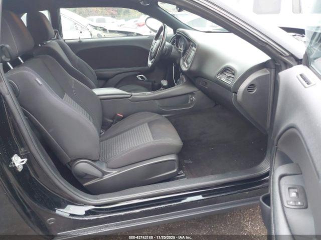 Dodge Challenger Sxt Image 7