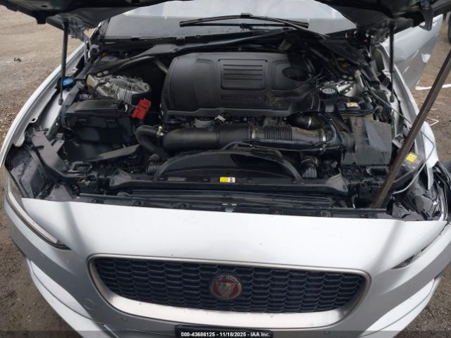 Jaguar XE S Awd Automatic Image 12