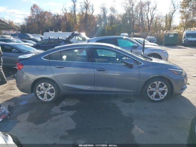 Chevrolet Cruze Premier Auto Image 12