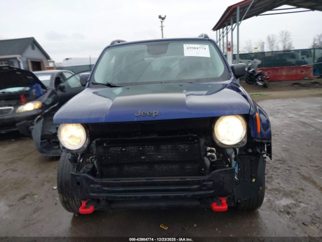 Jeep Renegade Trailhawk Image 13