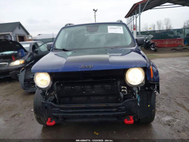 Jeep Renegade Trailhawk Image 13