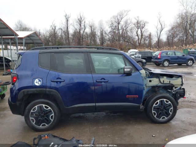 Jeep Renegade Trailhawk Image 12