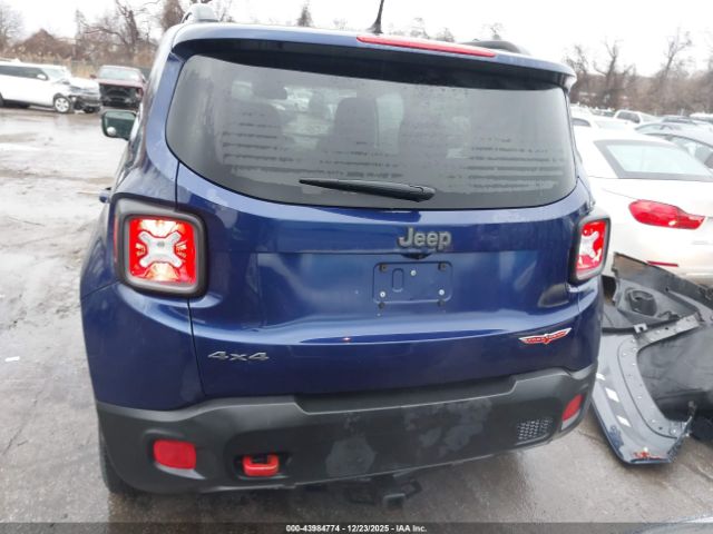 Jeep Renegade Trailhawk Image 11