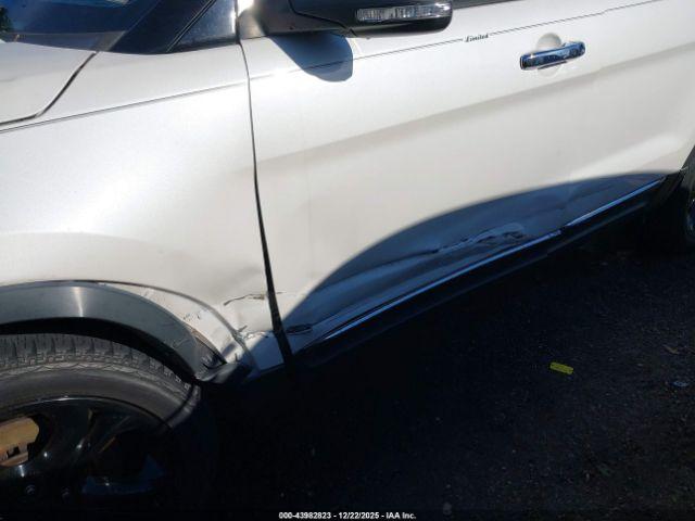 Ford Explorer Limited Image 3