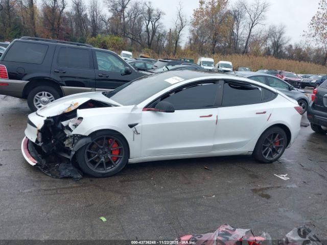 Tesla Model 3 Long Range Dual Motor All-wheel Drive Image 13