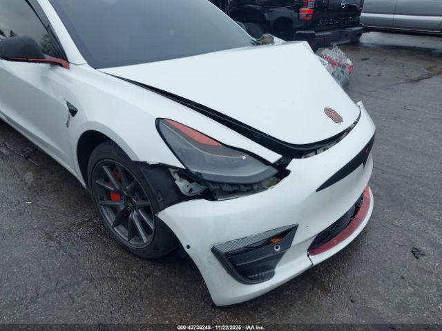 Tesla Model 3 Long Range Dual Motor All-wheel Drive Image 15