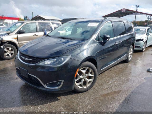 Chrysler Pacifica Touring-l Image 13