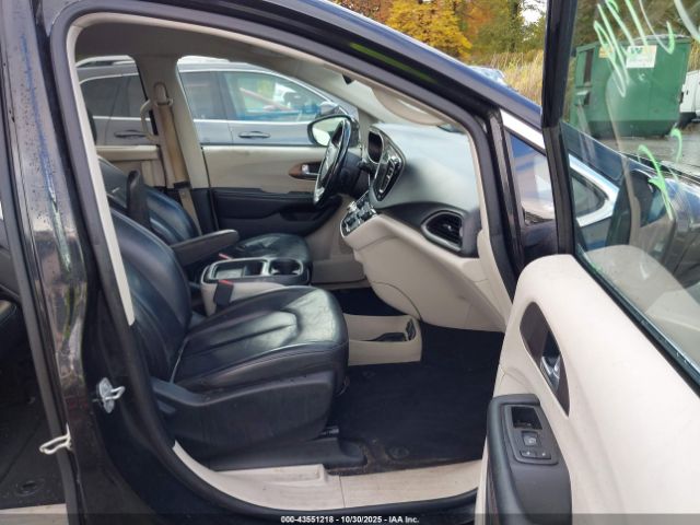 Chrysler Pacifica Touring-l Image 8